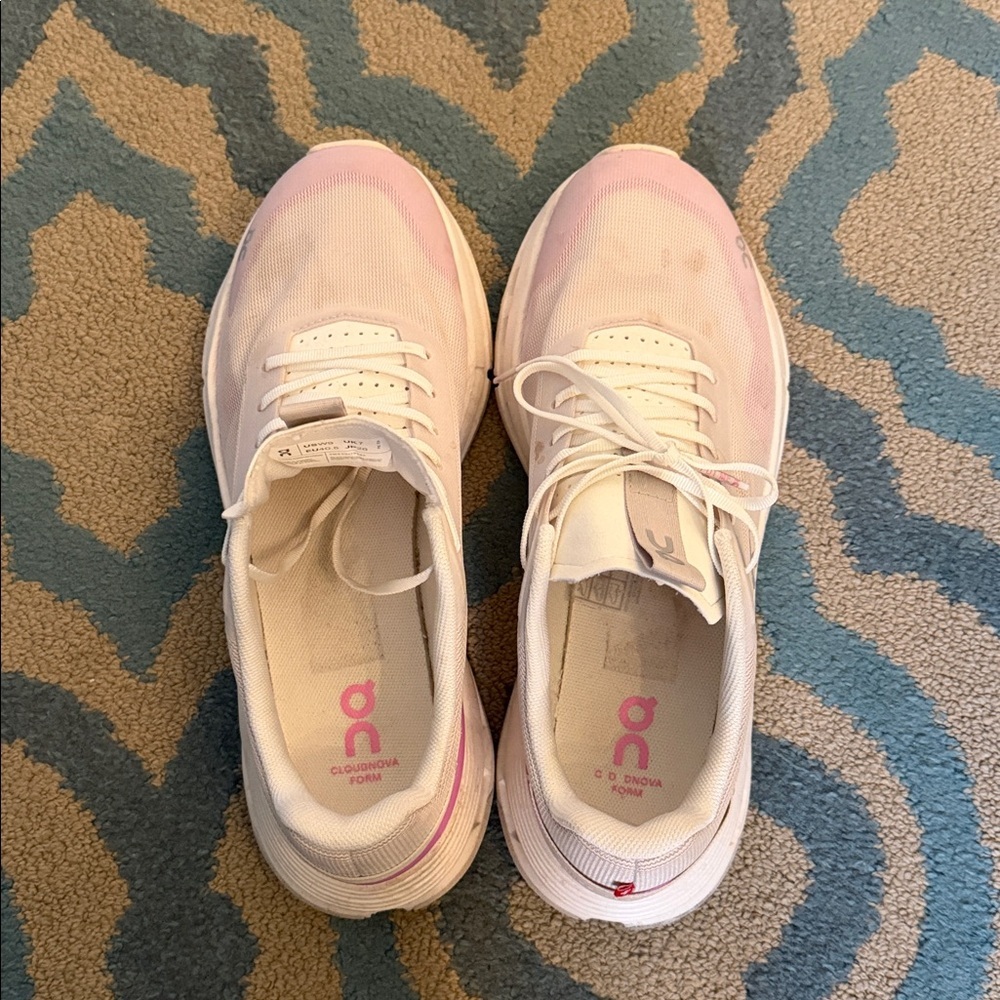 On Running Women's Sneakers in White and Light Pink - Picture 7 of 7